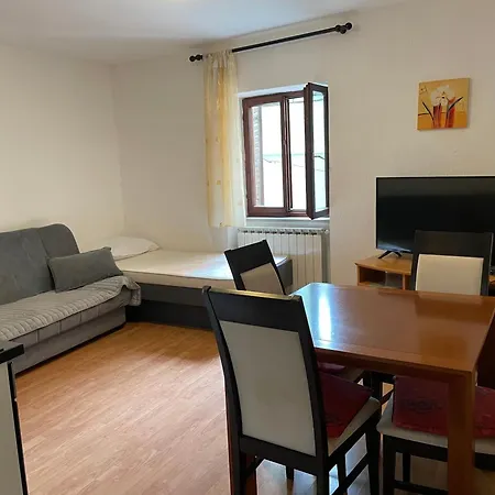 Apartmaji Sara, - Isola * 伊佐拉